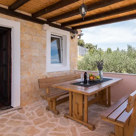 Holiday House D Dom wakacyjny Supetar