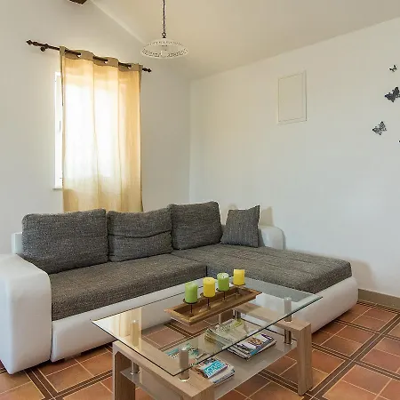 Holiday House D *