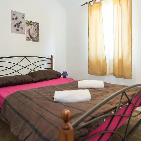 Holiday House D Dom wakacyjny Supetar